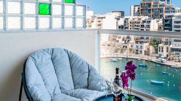 Comfort Apartment, Sea View | Property grounds