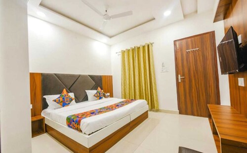 SSR STAY NEAR GOLDEN TEMPLE