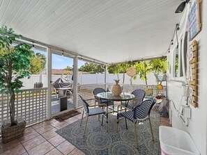 Outdoor dining - Private Pool Retreat Near Beaches & Downtown St. Pete (Pinellas Park)