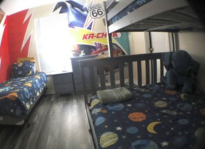 Iron/ironing board, WiFi, bed sheets - Disney dream home with pool and themed rooms (Clermont)