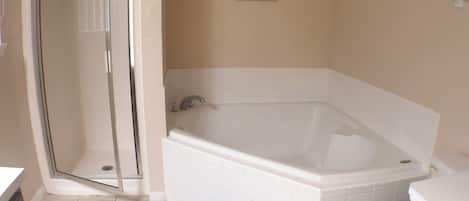 Shower, jetted tub, hair dryer, towels