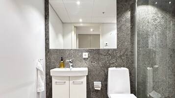 Apartment, 1 Bedroom, Accessible, City View | Bathroom
