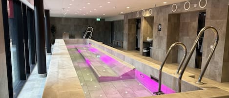 Appartement, 1 chambre, accessible aux personnes à mobilité réduite, vue sur la ville | Piscine | Piscine intérieure