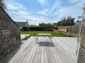 Outdoor dining - Vrbo Property (Arzon)