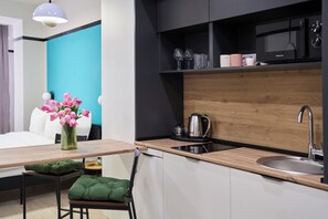 Comfort Studio, 1 Queen Bed, Air conditioning, City View | Private kitchen | Microwave, stovetop, high chair, cookware/dishes/utensils - Sweet Home Exclusive Apart-Hotel (Yerevan)