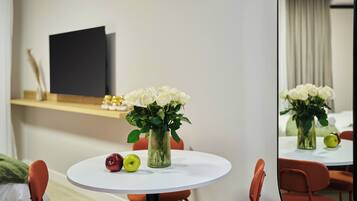 Comfort Studio Suite, 1 Queen Bed, Balcony, City View | Living area