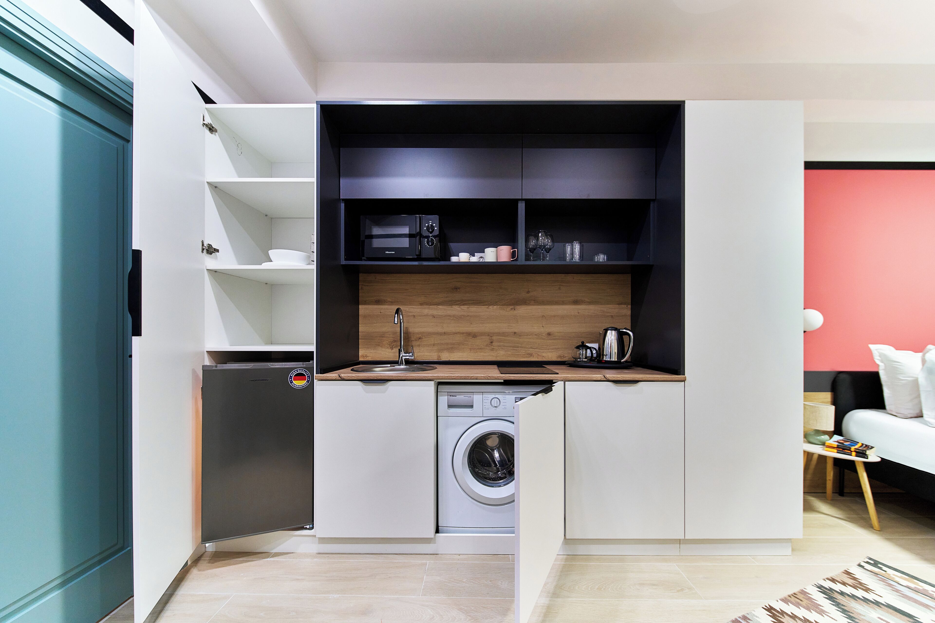 Comfort Studio Suite, 1 Queen Bed, Balcony, City View | Private kitchen