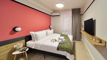 Comfort Studio Suite, 1 Queen Bed, Balcony, City View