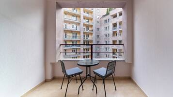 Comfort Studio Suite, 1 Queen Bed, Balcony, City View | Balcony