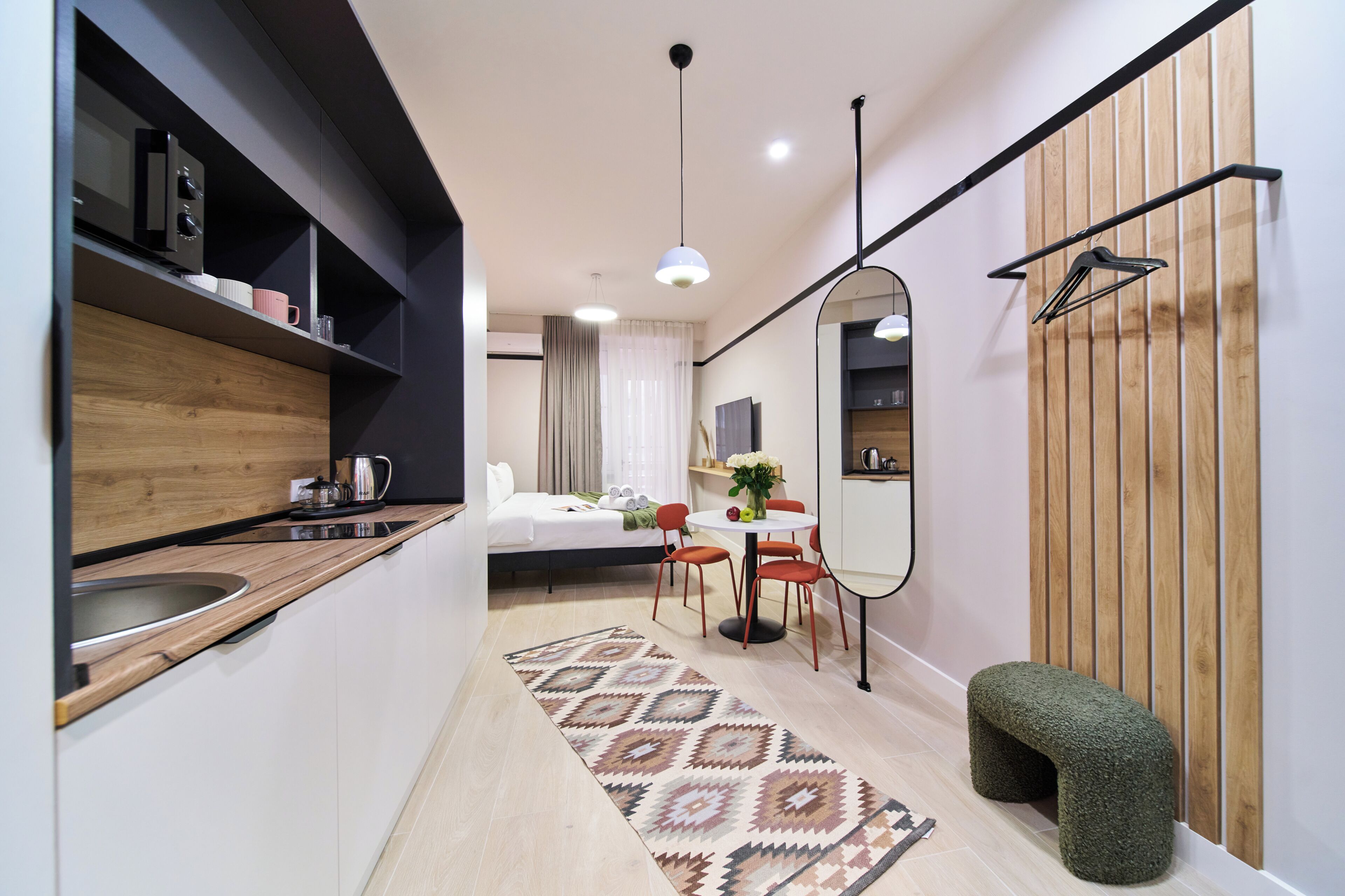 Comfort Studio Suite, 1 Queen Bed, Balcony, City View | Living area