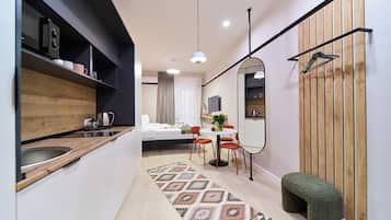 Comfort Studio Suite, 1 Queen Bed, Balcony, City View | Living area