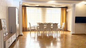 Family Suite, Balcony, Courtyard View | Living area | 40-inch Smart TV with cable channels - Sweet Home Exclusive Apart-Hotel (Yerevan)