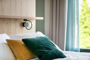 Luxury Double Room, Canal View | Iron/ironing board, free WiFi - Grand Cafe Hotel van der Meer (Dokkum)