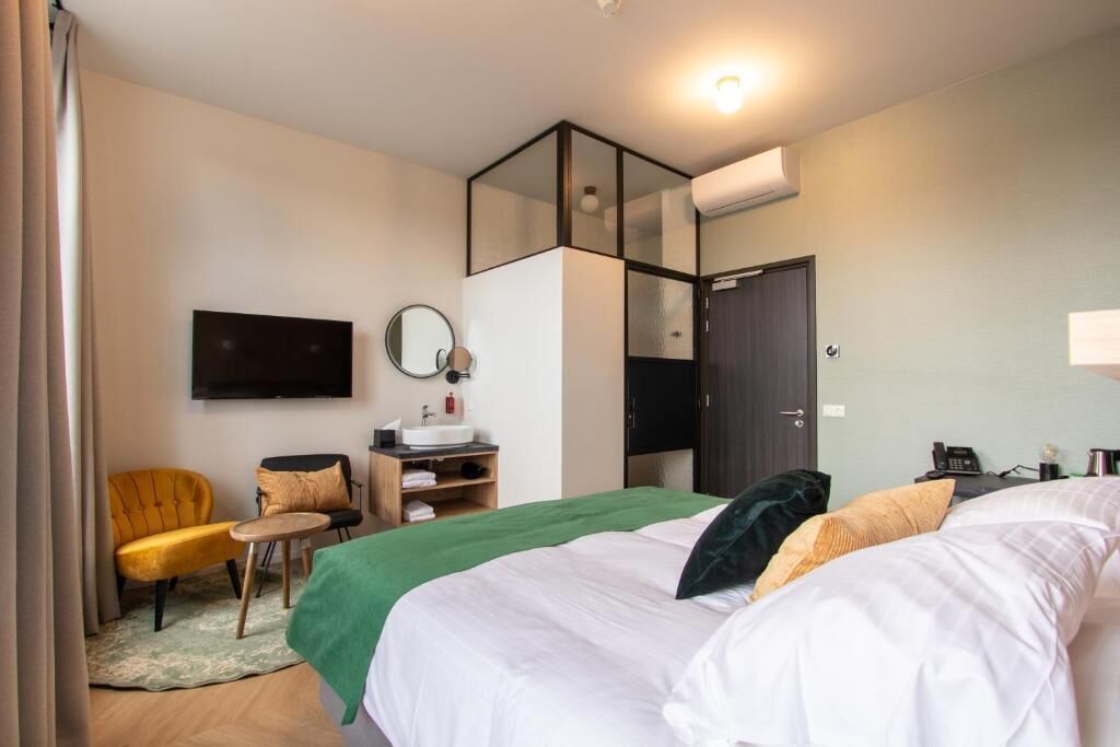 Luxury-Doppelzimmer, Kanalblick | Bügeleisen/Bügelbrett, kostenloses WLAN