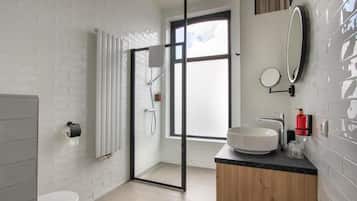 Luksus-dobbeltrom, kanalutsikt | Bad