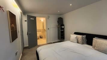 Suite Deluxe | Tabla de planchar con plancha y wifi gratis