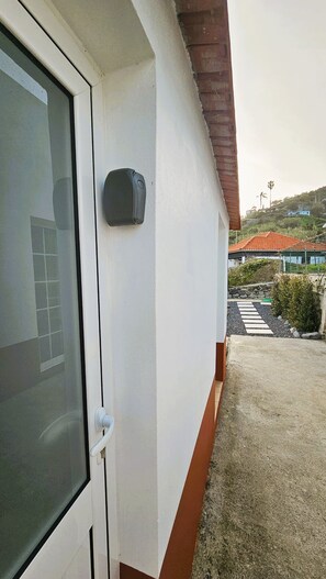 Exterior detail - Dino's Sea View (Porto da Cruz)