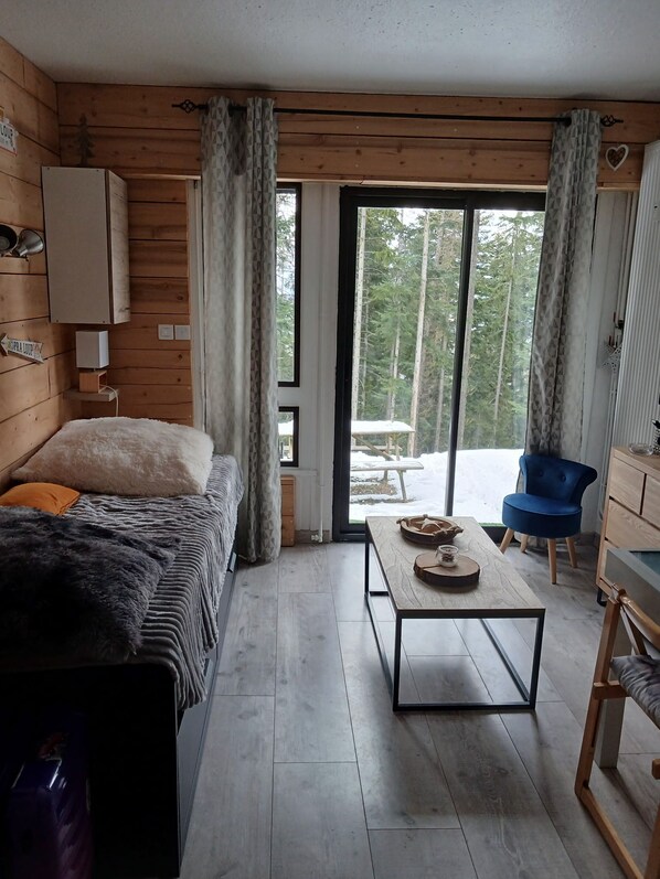 Room - Praloup 1600 Studio ground floor with exterior (Uvernet-Fours)