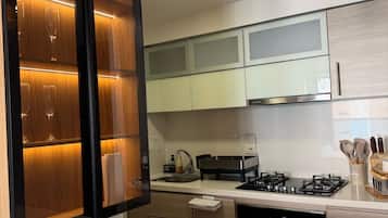 Apartment, 3 Bedrooms, Accessible, Smoking | Interior