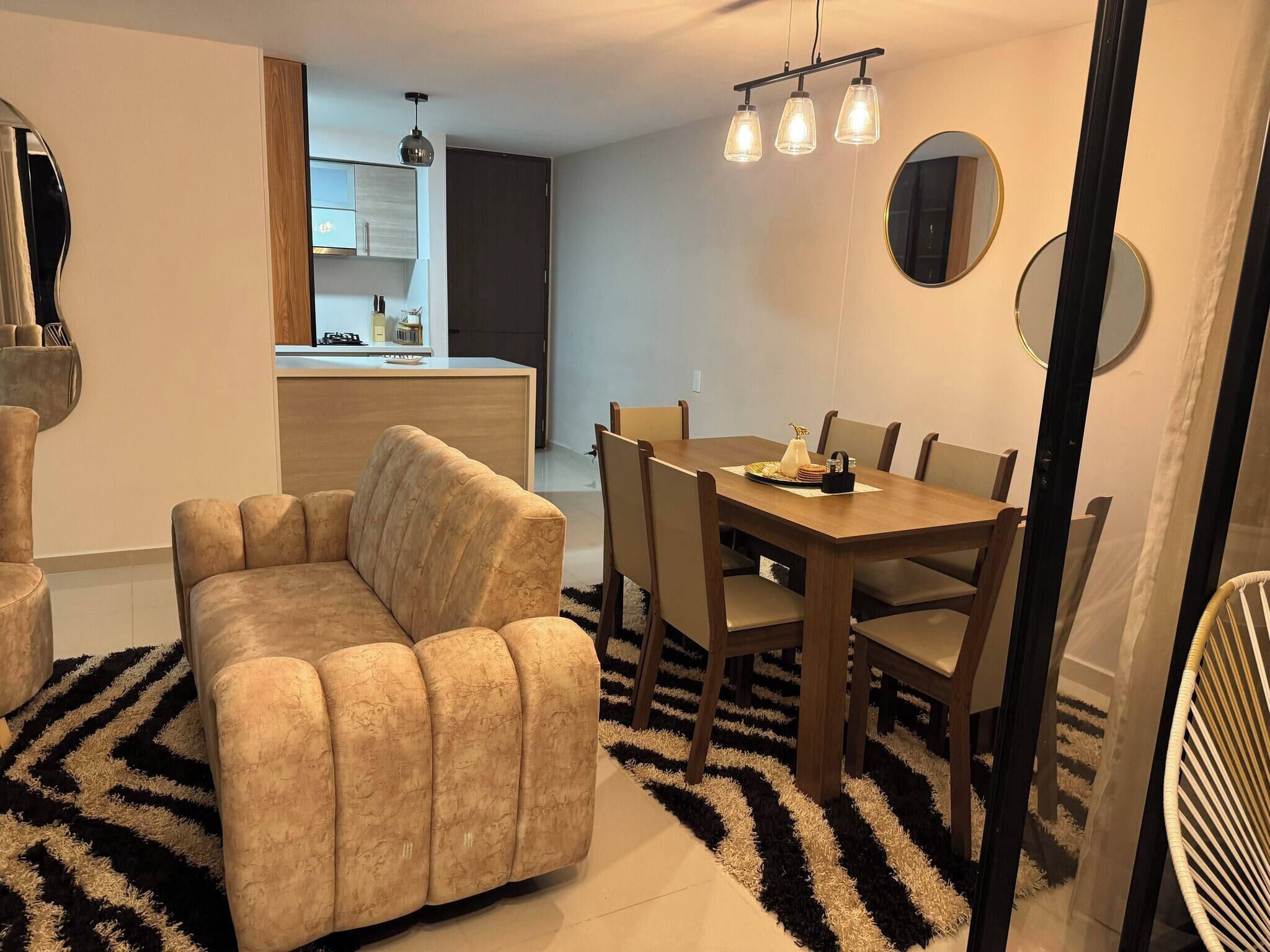 Apartment, 3 Bedrooms, Accessible, Smoking | Ruang makan