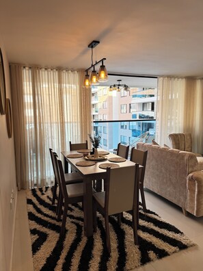 Apartment, 3 Bedrooms, Accessible, Smoking | Living room