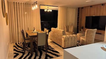 Apartment, 3 Bedrooms, Accessible, Smoking | Living room