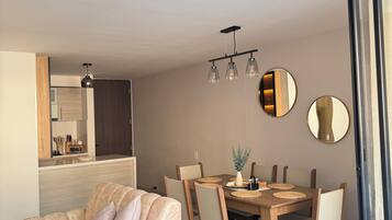 Apartment, 3 Bedrooms, Accessible, Smoking | Dining room