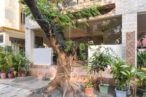 House | Meja sambut tetamu