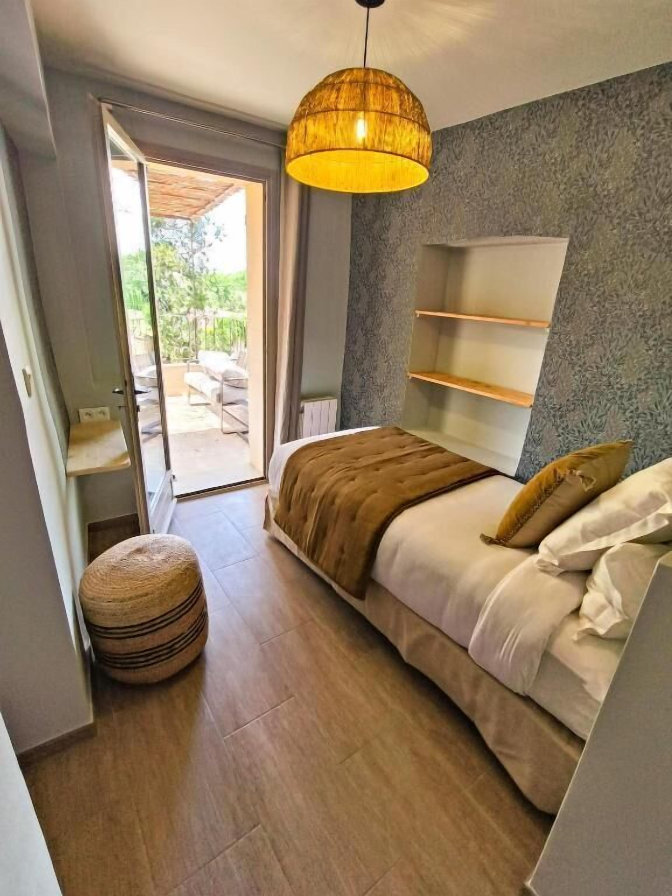 Perhesviitti, parveke, kaupunkinäköala