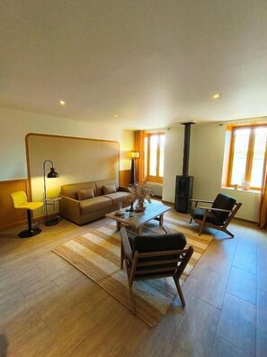 Suite Keluarga, 2 kamar tidur, balkon, pemandangan kota | Area keluarga