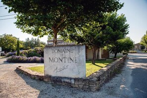 Property grounds - Domaine de Montine - Chambres de Charme (Grignan)