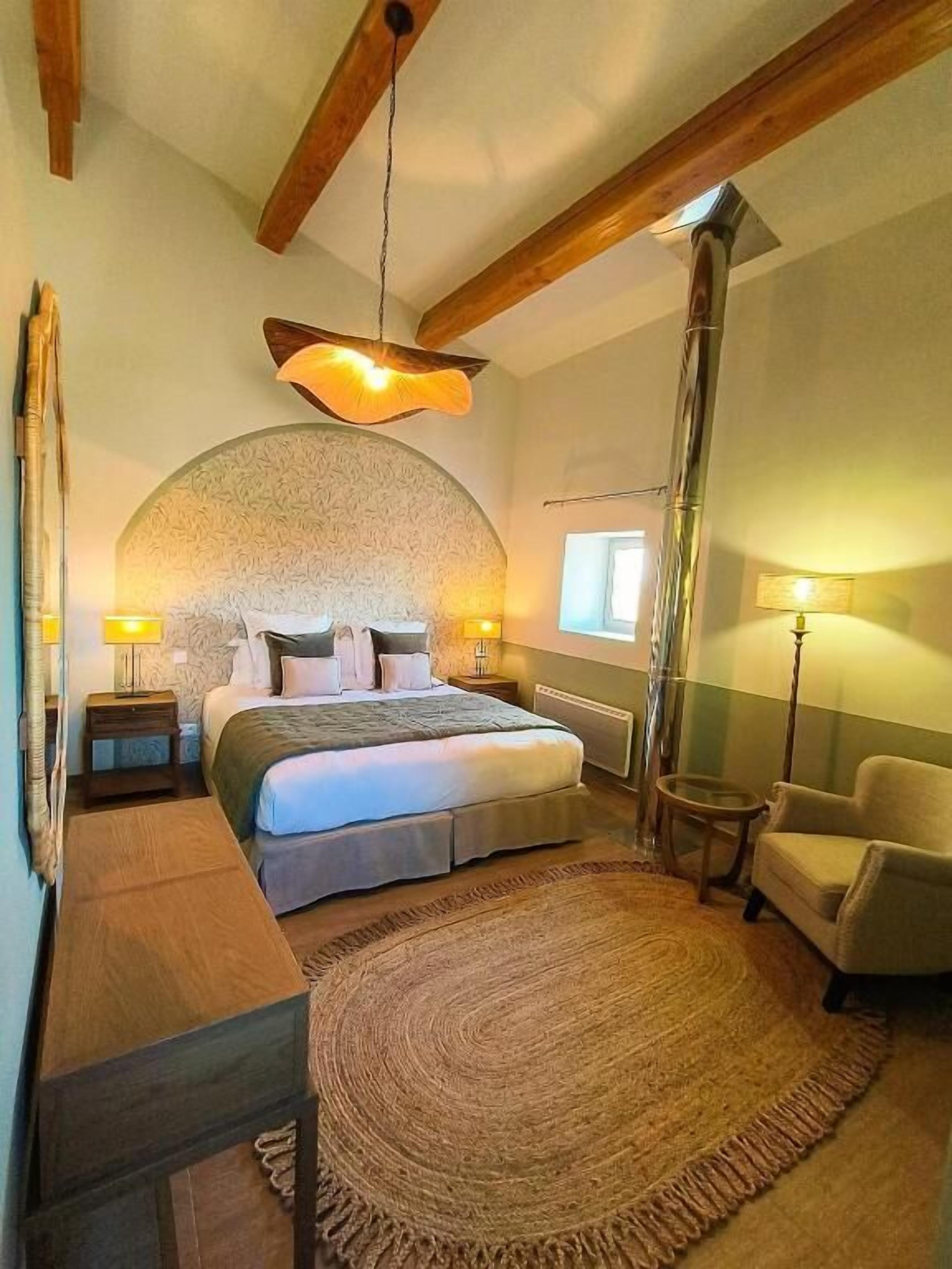 Familie suite, 2 slaapkamers, balkon, uitzicht op stad | Een kluis op de kamer, verduisterende gordijnen, geluiddichte muren