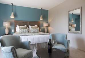Quarto casal luxo, 1 cama King, vista para o pátio