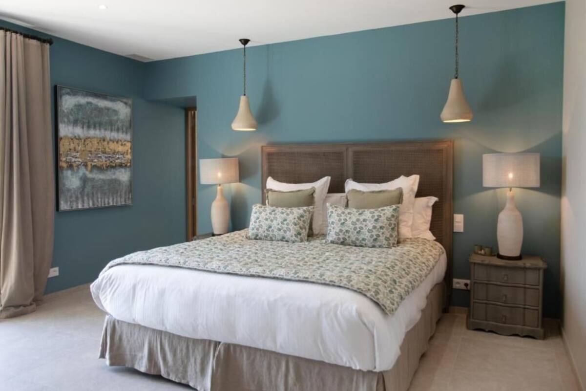 华丽双人房, 1 张特大床, 庭院景观