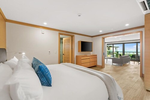SA Beach by Stay Awhile Villas