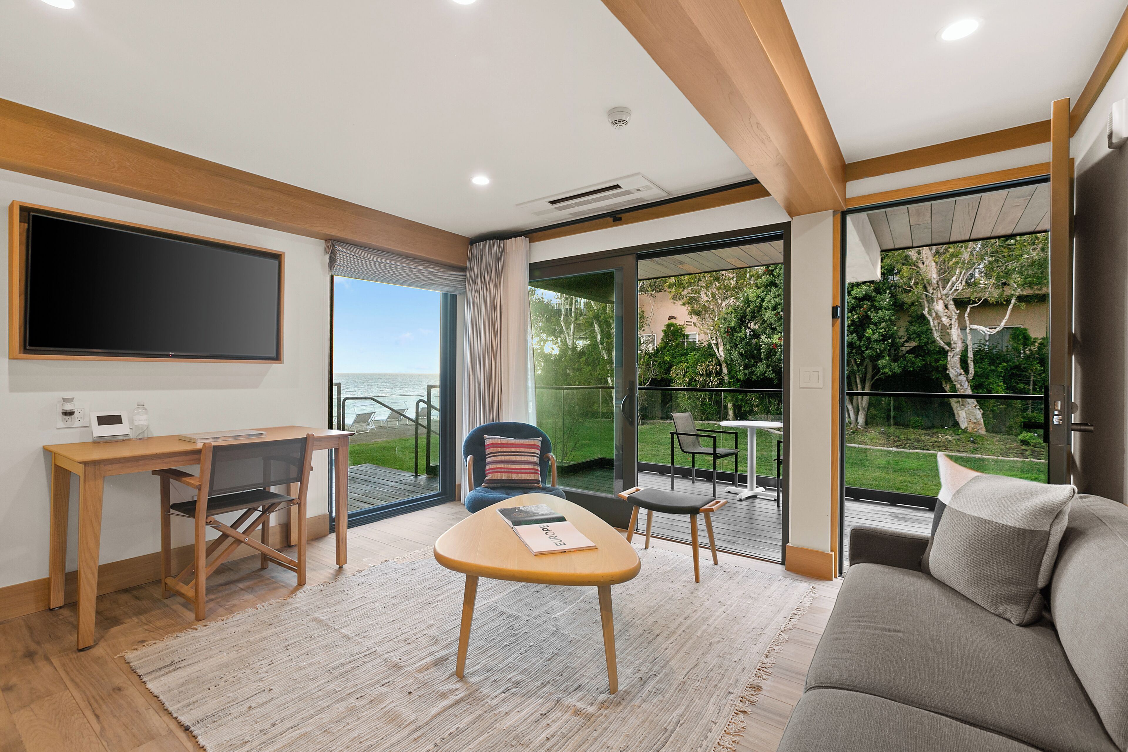Premium Studio Suite | Living area | 55-inch Smart TV with digital channels, Netflix, Hulu