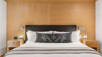 Egyptian cotton sheets, premium bedding, individually furnished, desk