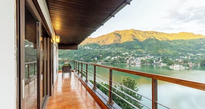 ELIVAAS Lakeview Manor 5 BHK