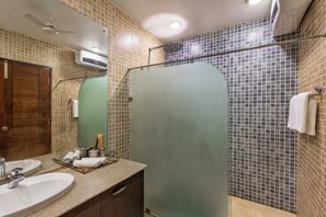 Luxury Villa, Balcony, City View | Bathroom - ELIVAAS Lakeview Manor 5 BHK  (Bhimtal)