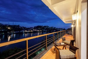 Villa de lujo, balcón, vistas a la ciudad | Terraza o patio