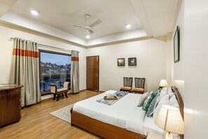 Luxury Villa, Balcony, City View - ELIVAAS Lakeview Manor 5 BHK  (Bhimtal)