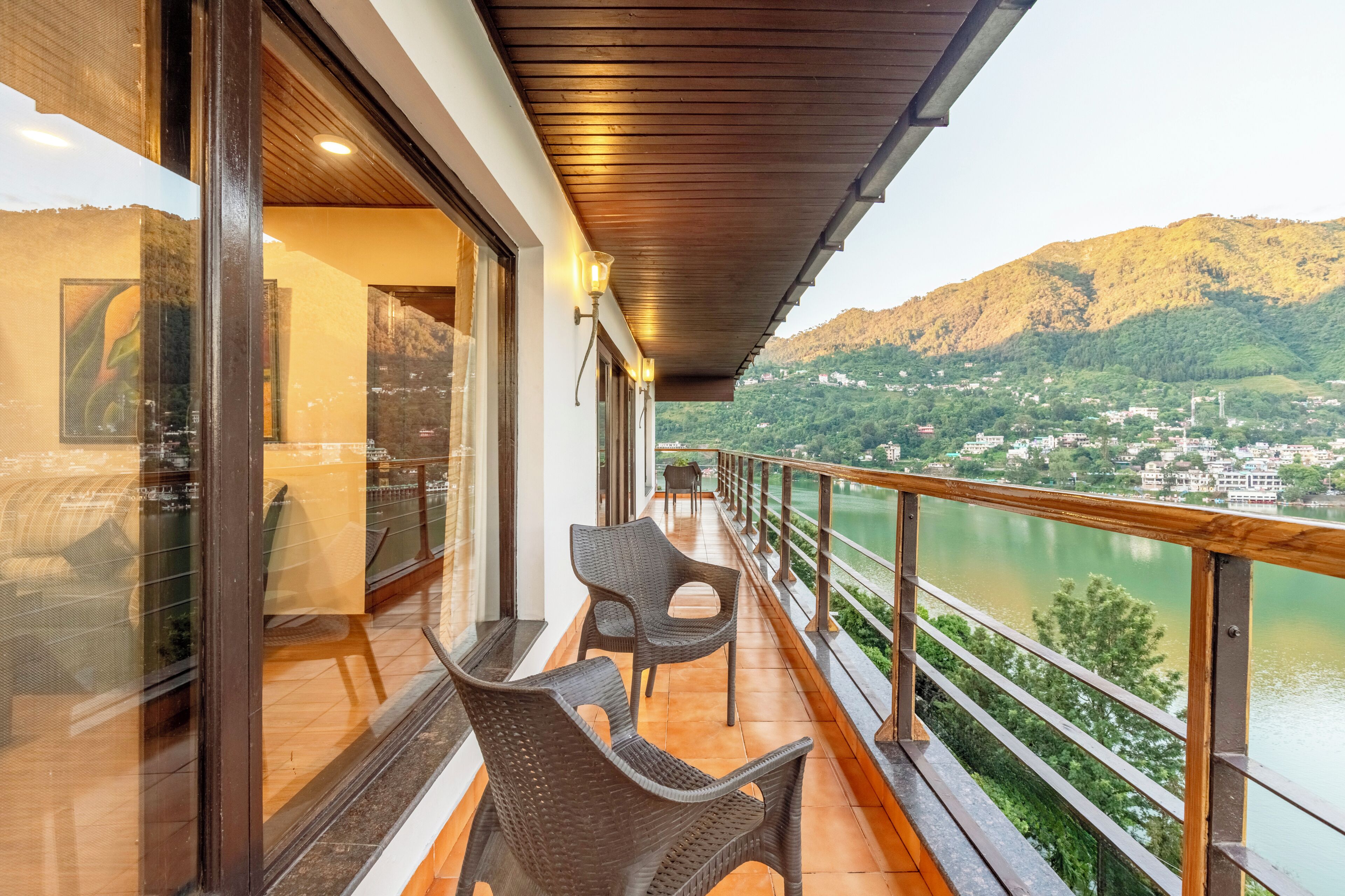 Luksusvilla, balkong, byutsikt | Terrasse/patio