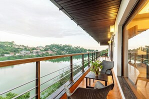 Villa de lujo, balcón, vistas a la ciudad | Jardines del alojamiento