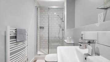 Apartment, 2 Bedrooms, Accessible | Bathroom