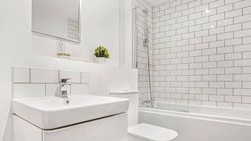 Apartment, 2 Bedrooms, Accessible | Bathroom