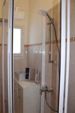 Hair dryer, towels, soap, toilet paper - Angel's apartment 5 minutes waking from como lake (Como)