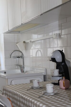 Private kitchen - Angel's apartment 5 minutes waking from como lake (Como)
