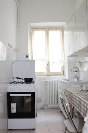 Private kitchen - Angel's apartment 5 minutes waking from como lake (Como)