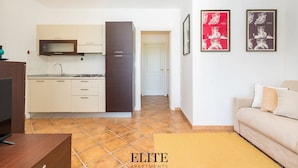 Unclassified image, 2 of 30, button - ELITE COLLECTION- DOMO MEA (Pittulongu)