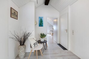Interior - Schwarzwaldglück – Group Getaway with Balcony & Garden (2 Apartments) (Sankt Blasien)